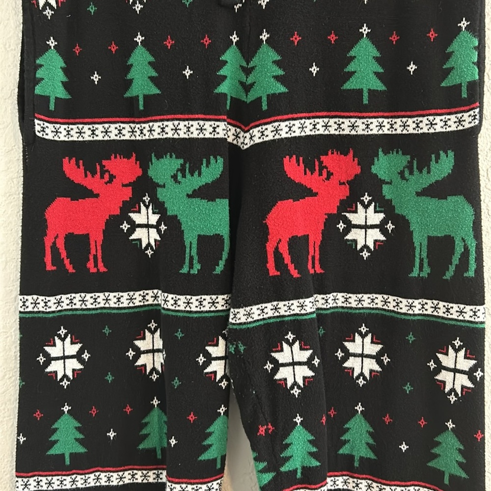 Super cute and thick holiday sweats - Picture 4 of 7